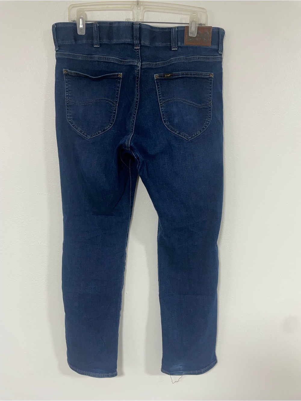 Lee Men's Extreme Motion Regular Straight Blue Jeans - Picture 5 of 6